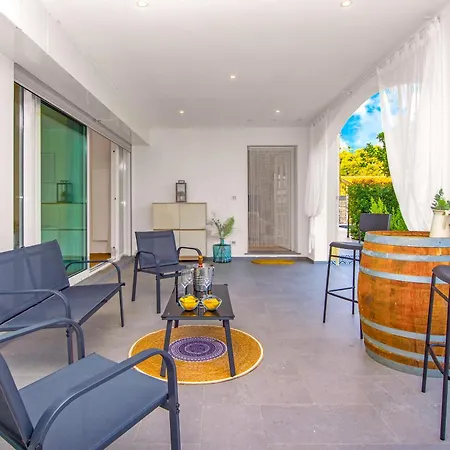 Somptueux - Piscine Privee - Parking Appartement