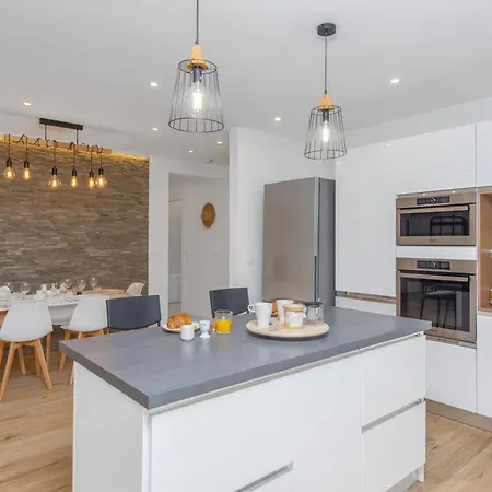 Appartement Somptueux - Piscine Privee - Parking