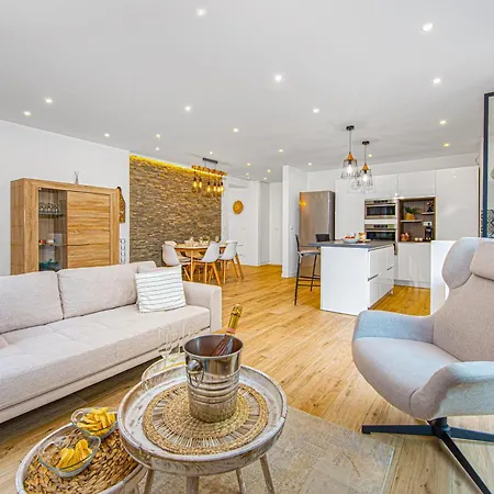 Apartment Somptueux - Piscine Privee - Parking *